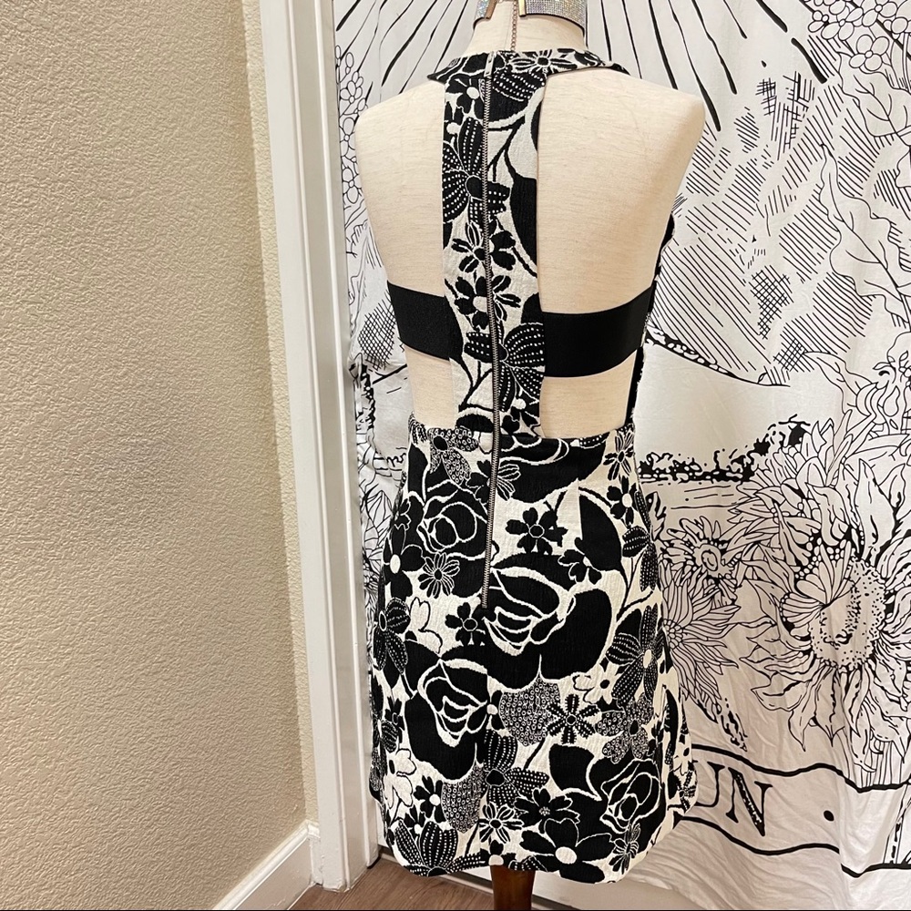 🌈 Gorgeous flower pop art dress - Picture 8 of 11